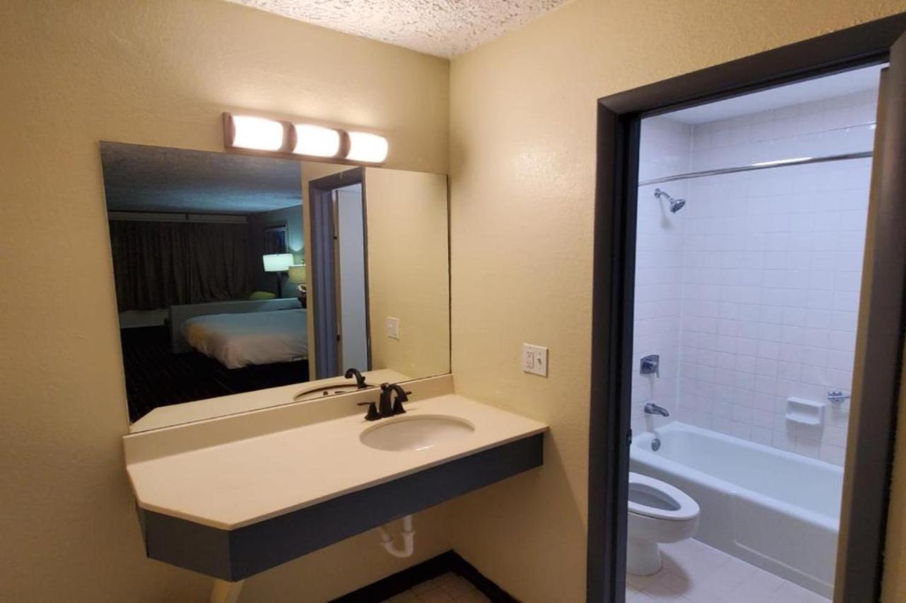 Palmetto Inn & Suites By Oyo Orangeburg Buitenkant foto