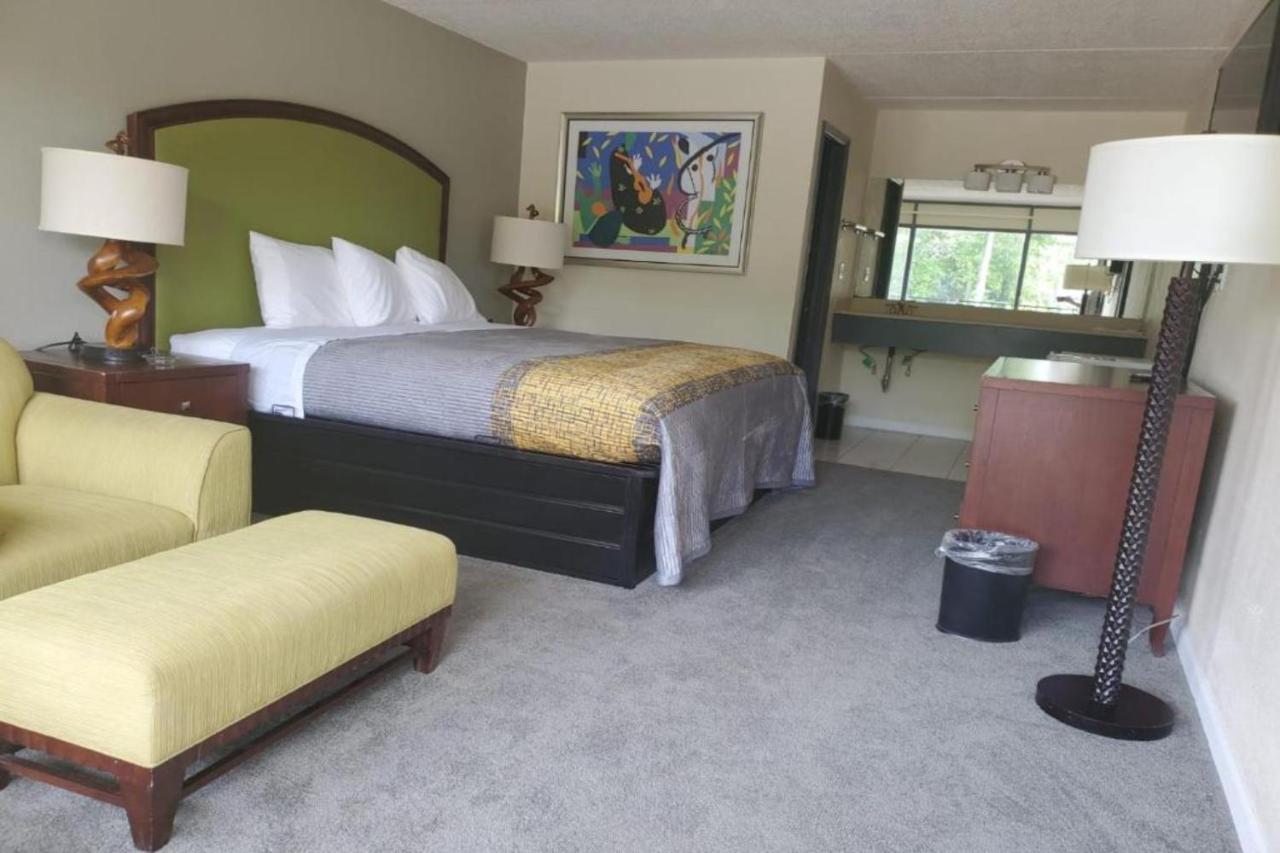 Palmetto Inn & Suites By Oyo Orangeburg Buitenkant foto